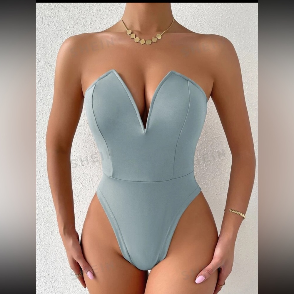 NEW Privé Solid V Bra Bodysuit